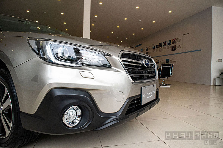 Về tổng thể, mẫu xe SUV Subaru Outback 2020 sở hữu kích thước chiều Dài x Rộng x Cao lần lượt là 4.820 x 1.840 x 1.605 (mm), trục cơ sở dài 2.745, tự trọng 1.621 kg. So với đối thủ trực tiếp là Mercedes-Benz GLC là 4.658 x 1.890 x 1.644 (mm) thì Outback chỉ dài hơn còn những số đo còn lại không bằng mẫu SUV đến từ Đức.