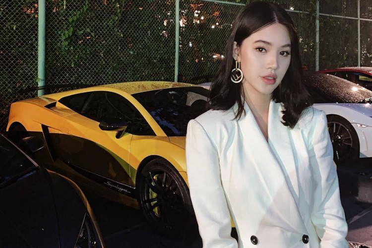 Người đẹp tạo dáng bên dàn siêu xe khoảng 20 chiếc tại Thái Lan với giá trung bình hơn 20 tỷ/chiếc