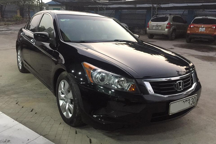 Chiếc xe trong bài viết này là Honda Accord 2008 phiên bản 2.4l được nhập khẩu nguyên chiếc từ thị trường Nhật Bản. Mức bán lại của xe sau 12 năm sử dụng hiện trên thị trường khoảng hơn 400 triệu đồng. Đây cũng được đánh giá là một trong những mẫu xe cũ khá ổn và bền bỉ.