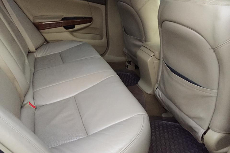 Về tính năng an toàn, Honda Accord 2008 được trang bị đầy đủ hệ thống chống bó cứng phanh ABS (Anti-lock Braking System), hỗ trợ phanh khẩn cấp BA (Brake Assist), phân bổ lực phanh điện tử EBD (Electronic Brakeforce Distribution), hệ thống ổn định điện tử VSA (Vehicle Stability Assist), hệ thống kiểm soát độ bám đường (Traction Control), hệ thống cảnh báo áp suất lốp, tựa đầu chủ động cho hàng ghế trước.