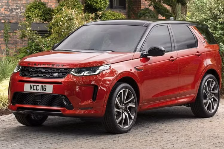 Trong khi đó, phần ngoại thất vẫn xuất hiện trên mẫu xe SUV Land Rover Discovery Sport 2020 mới với các đường nét và hình khối quen thuộc nhưng mang theo một số thay đổi trực quan tinh tế.