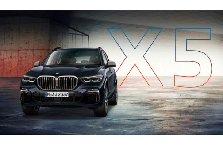 BMW X7 M50d 2021 mới cũng được trang bị động cơ tương tự với cùng sức mạnh, tuy nhiên chiếc xe này nặng hơn nên chính vì thế mà nó mất tới 5,4 giây để có thể đạt 100 km/h và tốc độ tối đa mà xe có thể đạt được là 250 km/h.