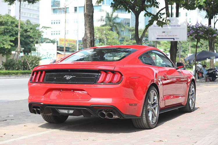 Không ít người cho rằng đây là 1 trong 55 chiếc xe Ford Mustang 55th Edition 2020 được sản xuất trên toàn thế giới mới về Việt Nam nhưng sự thật thì như thế nào?