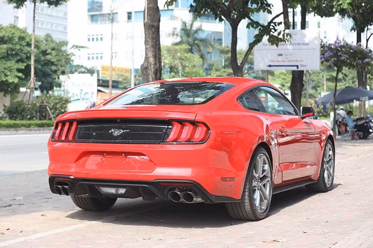 Không ít người cho rằng đây là 1 trong 55 chiếc xe Ford Mustang 55th Edition 2020 được sản xuất trên toàn thế giới mới về Việt Nam nhưng sự thật thì như thế nào?