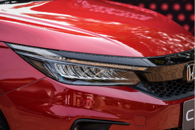 Tất cả các phiên bản City thế hệ mới đều sử dụng duy nhất động cơ 3 cyl (I3) dung tích 1.0L tăng áp cho công suất tối đa 122hp@5.500 vòng/phút, mô-men xoắn cực đại 173 Nm tại 2.000 - 4.500 vòng/phút. Sức mạnh được truyền xuống cầu trước (FWD) thông qua hộp số tự động vô cấp (CVT), ở phiên bản RS có thêm lẫy chuyển số giả lập 7 cấp số.