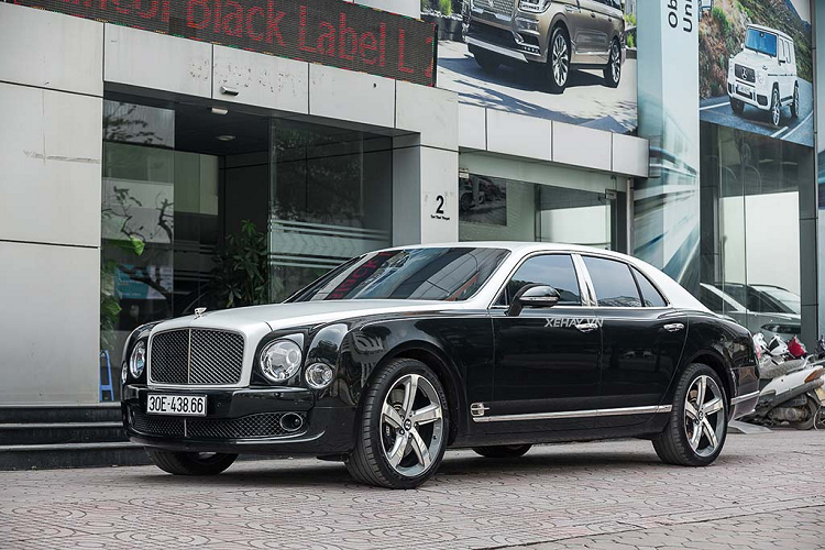 Từ trước đến nay, những chiếc Bentley luôn là biểu tượng cho sự sang trọng, quý phái. Cùng phân khúc với những chiếc Rolls-Royce, xe siêu sang Bentley luôn giữ ngôi vị một đối thủ đáng gờm. Tại Việt Nam, Bentley luôn nằm trong top xe doanh nhân được ưa chuộng nhất.
