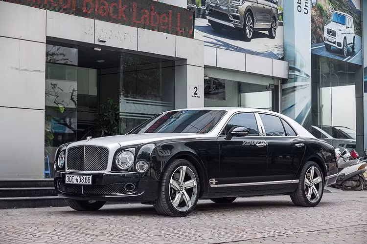 Từ trước đến nay, những chiếc Bentley luôn là biểu tượng cho sự sang trọng, quý phái. Cùng phân khúc với những chiếc Rolls-Royce, xe siêu sang Bentley luôn giữ ngôi vị một đối thủ đáng gờm. Tại Việt Nam, Bentley luôn nằm trong top xe doanh nhân được ưa chuộng nhất.