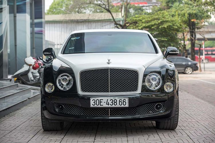 Bentley Mulsanne được ra mắt lần đầu vào năm 2009 tại sự kiện Pebble Beach Concours d’Elegance. Đây chính là người kế vị của mẫu xe Arnage huyền thoại trước đó. Bentley Mulsanne được ra mắt nhằm hướng tới phân khúc siêu sang, cạnh tranh trực tiếp với thương hiệu Rolls-Royce nổi tiếng.