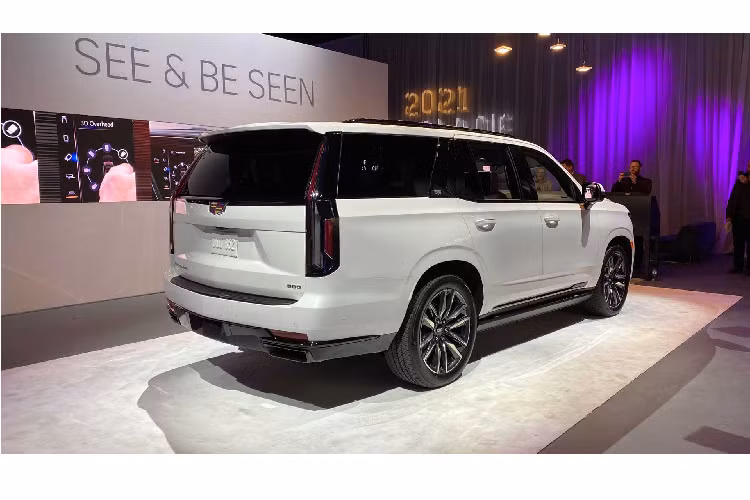 Tùy chọn bộ vi sai chống trượt điện tử giúp truyền tải nhiều mô-men xoắn tới bánh sau nhiều nhất có thể trong những trường hợp đi vào địa hình gồ ghề và nơi có thời tiết khắc nghiệt. xe sẽ được ra mắt trong vào quý 3 năm nay, giá bán Cadillac Escalade 2021 và thời gian chính thức chưa công bố cụ thể.