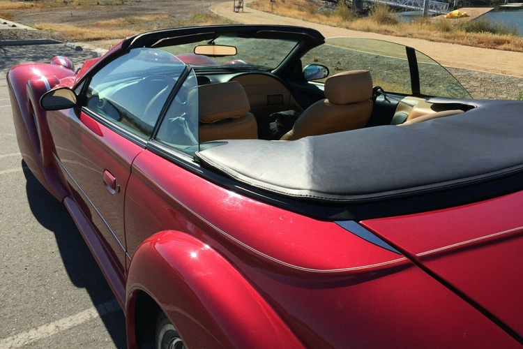 Cuối cùng là phương diện giá xe SixTen Spirit “giả cổ” này đang được chào bán trên eBay với cái giá 32.000 USD (tương đương 744 triệu đồng). Hiện tại chiếc xe đang cư trú ở Sunnyvale, California, Mỹ nhưng người bán nói rằng sẽ gửi xe đi khắp thế giới