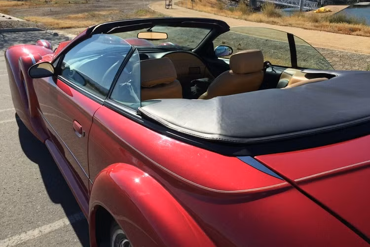 Cuối cùng là phương diện giá xe SixTen Spirit “giả cổ” này đang được chào bán trên eBay với cái giá 32.000 USD (tương đương 744 triệu đồng). Hiện tại chiếc xe đang cư trú ở Sunnyvale, California, Mỹ nhưng người bán nói rằng sẽ gửi xe đi khắp thế giới