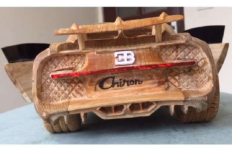 Tờ Carscoops cho biết chỉ trong 6 tháng qua, kênh YouTube Woodworking Art đã chia sẻ 11 video chế tác các mẫu siêu xe bằng gỗ.