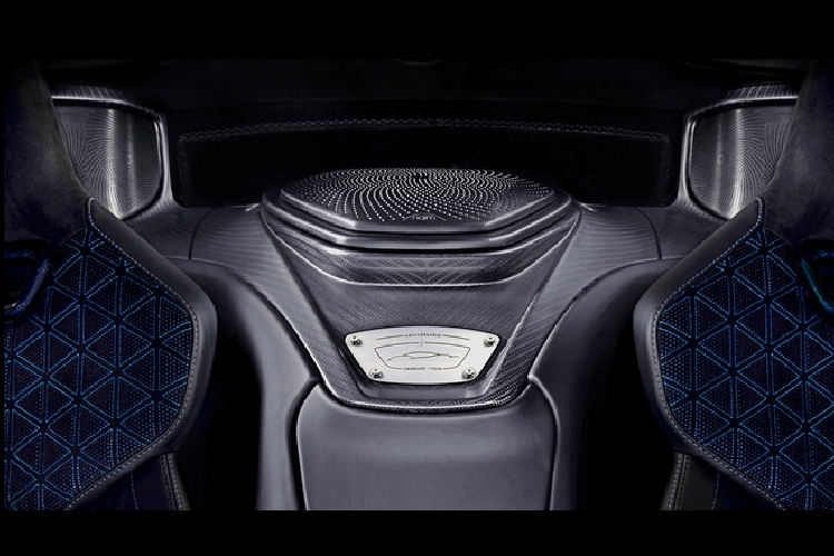 Ngoài sức mạnh gần 2.000 mã lực, hãng xe Italy quyết định tạo thêm điểm nhấn cho Pininfarina Battista chạy điện bằng hệ thống âm thanh công suất lớn