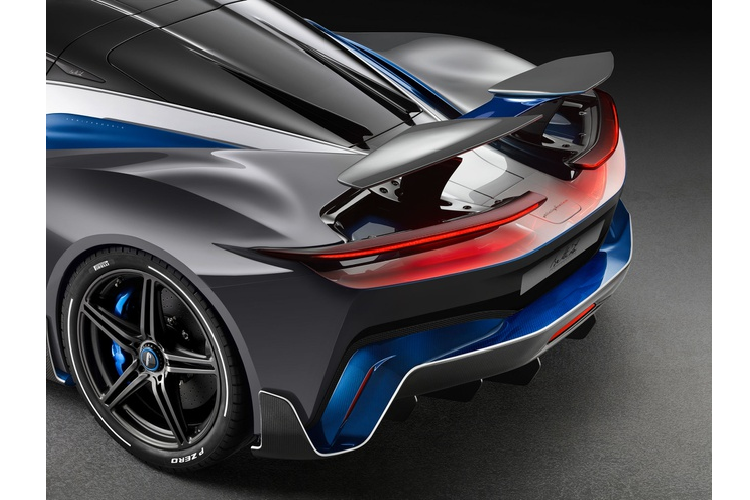 Chỉ 150 chiếc được sản xuất giới hạn trên toàn thế giới, giá xe Pininfarina Battista khi bán ra thị trường khởi điểm 2,2 triệu USD.