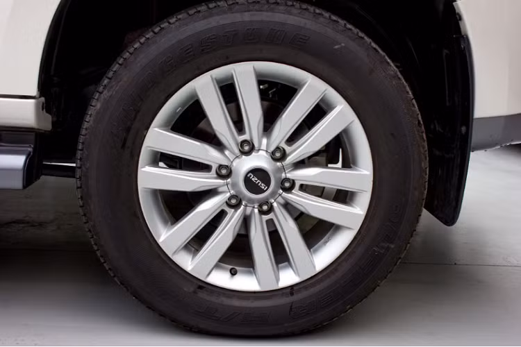 Tại thời điểm trước đó, Isuzu Mu-X đời 2019 bản “PRESTIGE” có giá 960 triệu đồng, sau đó các đại lý giảm giá xuống còn 870 triệu đồng.