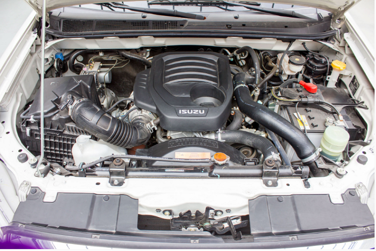 Isuzu Mu-X đời 2019 bản máy dầu 1 cầu số tự động này sử dụng động cơ dầu 4cyl dung tích 1.9L Ddi Blue Power có công suất tối đa 150 mã lực tại 3.600 vòng/phút và mô men xoắn 350 Nm tại 1.800-2.600 vòng/phút. Sức mạnh được truyền xuống cầu sau (4x2) thông qua hộp số sàn hoặc tự động 6 cấp.