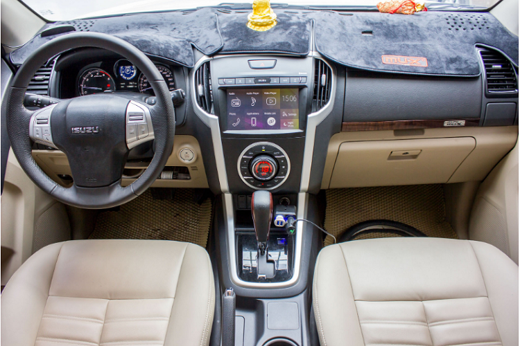 Cùng với “người anh em” bán tải D-Max, dòng SUV Mu-X mang những ưu điểm nổi trội như động cơ dầu cực kỳ bền bỉ đã được kiểm chứng, rất đáng tin cậy để sử dụng lâu dài, bên cạnh khả năng tiết kiệm nhiên liệu và chi phí bảo dưỡng thấp. Chính vì thế, Isuzu Mu-X rất thích hợp dành cho những khách hàng mua xe 7 chỗ để chạy dịch vụ. Dẫu vậy, nếu so với các đối thủ, Mu-X có nhược điểm nằm ở thiết kế không lộng lẫy, ít đại lý phân phối bảo dưỡng.