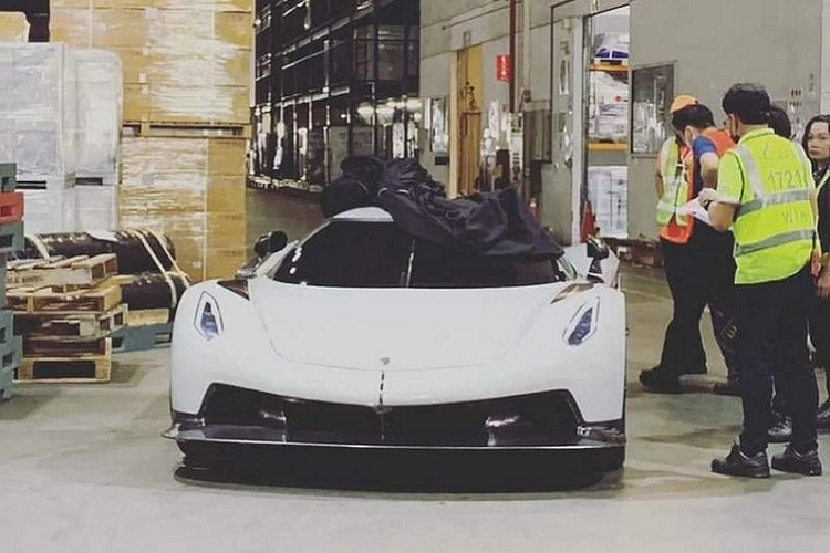 Trước Koenigsegg Jesko Absolut mới, Thái Lan còn vinh dự được cả Koenigsegg Gemera "ghé thăm". Đây đều là lần đầu tiên hai cực phẩm hàng đầu thế giới đến Thái Lan nói riêng và Đông Nam Á nói chung.
