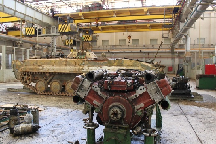 Động cơ đã được lấy ra từ một chiếc BMP-1, một phương tiện chở quân bọc giáp phổ thông từ năm 1966 – 1982.