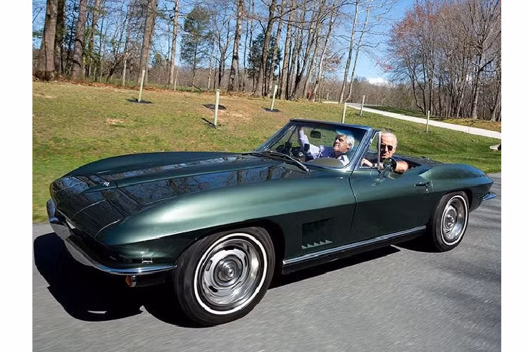 Nổi tiếng nhất trong bộ sưu tập xe của ông Biden là chiếc Chevrolet Corvette Stingray đời 1967. Chiếc Corvette này đã nằm garage một thời gian dài. Gần đây, chiếc xe thể thao này được con trai ông Biden khôi phục lại, như một món quà cho người cha.