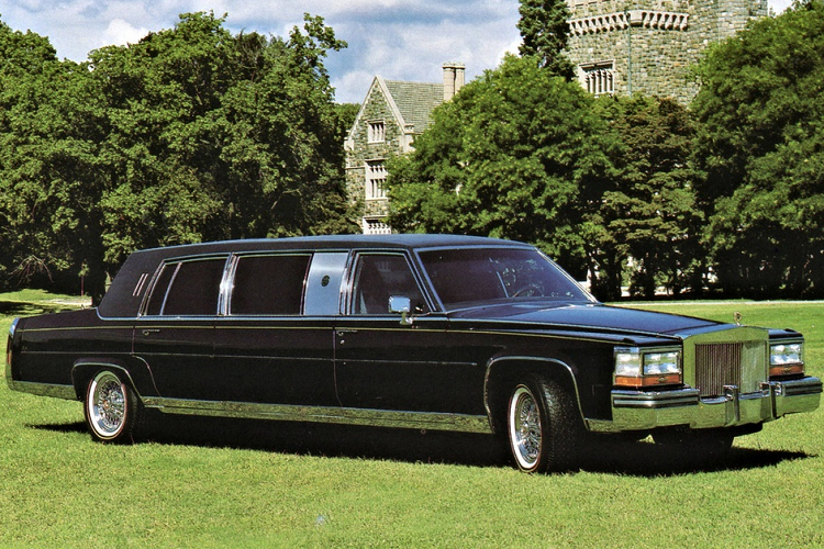 Dù có tình yêu với xe, bộ sưu tập của ông Biden vẫn kém Tổng thống Donald Trump. Với nền tảng tỷ phú, không lạ gì khi ông Trump có bộ sưu tập xe đáng mơ ước, từ cổ chí kim. Trong khi ông Biden đam mê thương hiệu Chevrolet, ông Trump yêu thích những chiếc Cadillac.