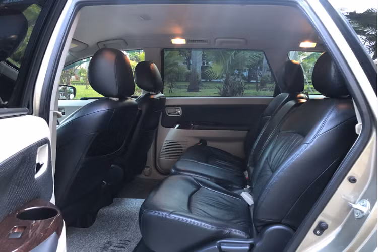 Mitsubishi Grandis sử dụng động cơ 4cyl thẳng hàng dung tích 2.4L hút khí tự nhiên, tích hợp công nghệ điều khiển van biến thiên MIVEC cho công suất tối đa 178 mã lực tại 6.000 vòng/phút, sử dụng kết hợp với hộp số tự động 4 cấp.