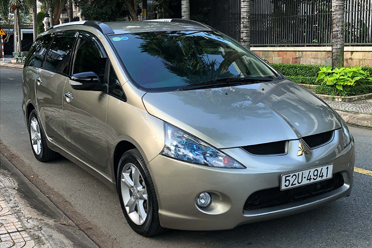 Tại thời điểm đó, Mitsubishi Grandis đã trở thành là một dòng MPV “vạn người mê”. Dòng xe Mitsubishi Grandis tại Việt Nam bắt đầu được công ty Vinastar lắp ráp và phân phối chính hãng tại thị trường Việt trong giai đoạn từ năm 2005, cho đến khi nói lời tạm biệt Grandis vào năm 2011 khiến nhiều người nuối tiếc.