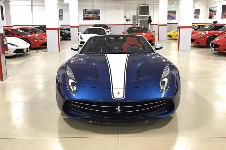 F60 có kiểu dáng dựa trên F12 Berlinetta, tuy nhiên vài chi tiết trên xe như mui, cản trước, chắn bùn... được hãng siêu xe Ferrari thiết kế lại.