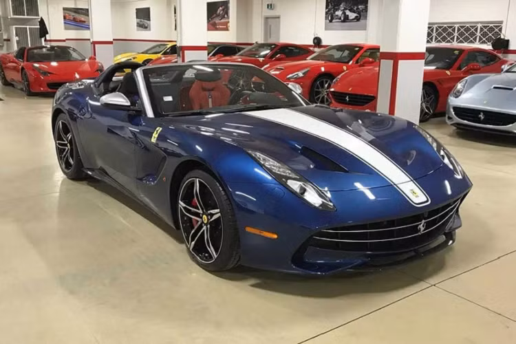  Siêu xe Ferrari F60 được tiết lộ lần đầu tiên năm 2014 nhằm kỷ niệm 60 năm hãng xe Italy đặt chân đến Mỹ. Tuy nhiên mãi cho đến 2016, Ferrari mới làm lễ giao chiếc đầu tiên.