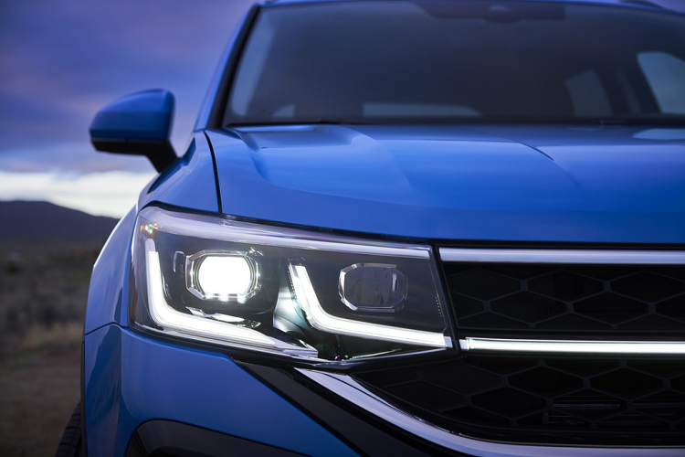 Ngắn hơn Tiguan 236 mm, Volkswagen Taos có kích thước tiệm cận nhóm C-SUV và mang lại không gian nội thất rộng rãi hơn nhiều mẫu xe trong nhóm SUV đô thị.