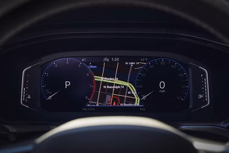 Volkswagen Taos được trang bị động cơ tăng áp 1.5L, công suất 158 mã lực, mô-men xoắn 250 Nm, đi kèm hộp số tự động 8 cấp và hệ dẫn động cầu trước, hoặc hộp số ly hợp kép 7 cấp và hệ dẫn động AWD.