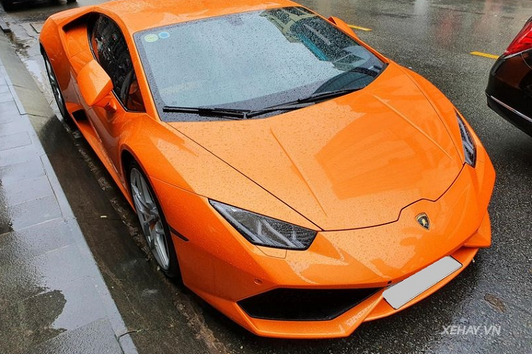 Về nguồn gốc, siêu xe Lamborghini Huracan màu cam trong bài được đưa về nước từ năm 2015, khi đó xe mang trên mình gói bodykit Vorsteiner Verona Edizione cực hầm hố. Hai năm sau, xe lại được nâng cấp thêm gói bodykit Vorsteiner Novara Edizione.