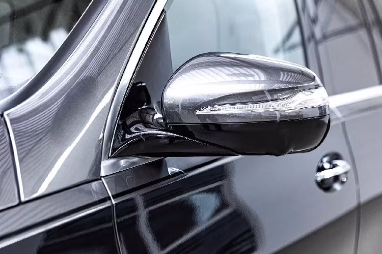 Về tổng thể, HGLS khác biệt so với bản gốc của nó ở nước sơn 2 tông màu đậm chất Maybach đi kèm bánh xe Hofele Mythos kích thước 22 inch nhiều chấu nhỏ. Một điểm khác biệt ở bản độ này đó là Hofele giữ lại thiết kế viền cửa sổ, cản trước và lưới tản nhiệt như trên bản GLS tiêu chuẩn, thêm vào đó là logo của hãng độ này (mong chỉ áp dụng với ảnh chụp quảng cáo chứ trông kỳ quá).