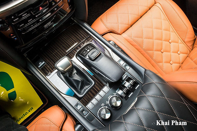 Lexus LX570 Super Sport 2020 sử dụng khối động cơ V8, dung tích 5.7L mang đến công suất 367 mã lực và mô-men xoắn 530 Nm kết hợp cùng hộp số tự động 8 cấp. Mẫu SUV của thương hiệu Nhật Bản vẫn có 5 chế độ lái gồm: Eco/Comfort/Normal/Sport S/Sport S+. 