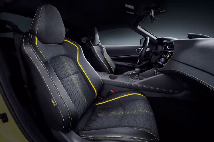 Hiện vẫn chưa công bố chi tiết thông số sức mạnh và mức giá xe Nissan Z Proto mới. Hãng này chỉ xác nhận Z Proto mang động cơ tăng áp kép V6 với hộp số sàn 6 cấp.