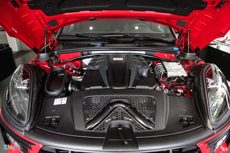 Porsche Macan GTS 2020 được trang bị động cơ V6 tăng áp kép 2.9L, tương tự phiên bản Macan Turbo, tuy nhiên hiệu năng thấp hơn. Cụ thể, Macan GTS có công suất 380 mã lực, mô-men xoắn 520 Nm. Xe sử dụng hộp số tự động 7 cấp ly hợp kép, đi kèm hệ dẫn động 4 bánh toàn thời gian.