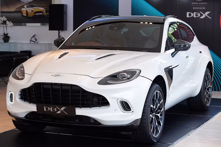 Sau khi ra mắt trên thế giới vào tháng 3/2020, Aston Martin DBX V8 mới đã chính thức trình làng tại Thái Lan. Đây cũng là thị trường đầu tiên ở khu vực Đông Nam Á chào đón mẫu siêu SUV của Anh quốc này.