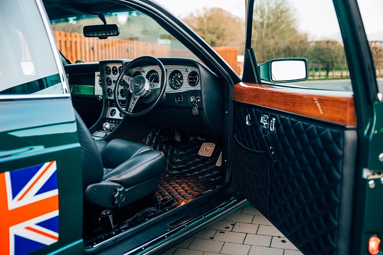 Bentley Continental R Project 116 hàng độc được xây dựng dựa trên nguyên mẫu Bentley Continental R. Với mẫu xe này, Bentley đã cắt giảm khoảng 200 kg so với mẫu xe bản thương mại thông thường. Xe sở hữu một số thay đổi bên ngoài như phần nắp capo xe bằng nhôm cùng ống dẫn NACA và một lỗ để tiếp cận, thay dầu động cơ.