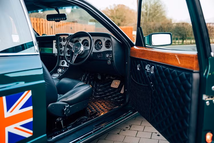 Bentley Continental R Project 116 hàng độc được xây dựng dựa trên nguyên mẫu Bentley Continental R. Với mẫu xe này, Bentley đã cắt giảm khoảng 200 kg so với mẫu xe bản thương mại thông thường. Xe sở hữu một số thay đổi bên ngoài như phần nắp capo xe bằng nhôm cùng ống dẫn NACA và một lỗ để tiếp cận, thay dầu động cơ.