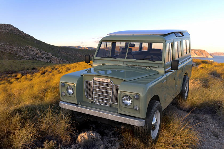 Đối với hệ truyền động, Zero Labs sử dụng cùng loại trong chiếc Bronco trước đó, đồng nghĩa cụm pin 85 kWh hoặc 100 kWh đặt thấp dưới khung gầm. Với cụm pin 100 kWh, người mua có thể mong đợi cự li di chuyển tối đa khoảng 378 km. Hệ thống này cung cấp tối đa 600 mã lực, mạnh gấp hơn 4 lần so với xe nguyên bản. Hơn nữa, hệ thống cũng có bao gồm bộ sạc điện nhanh DC.