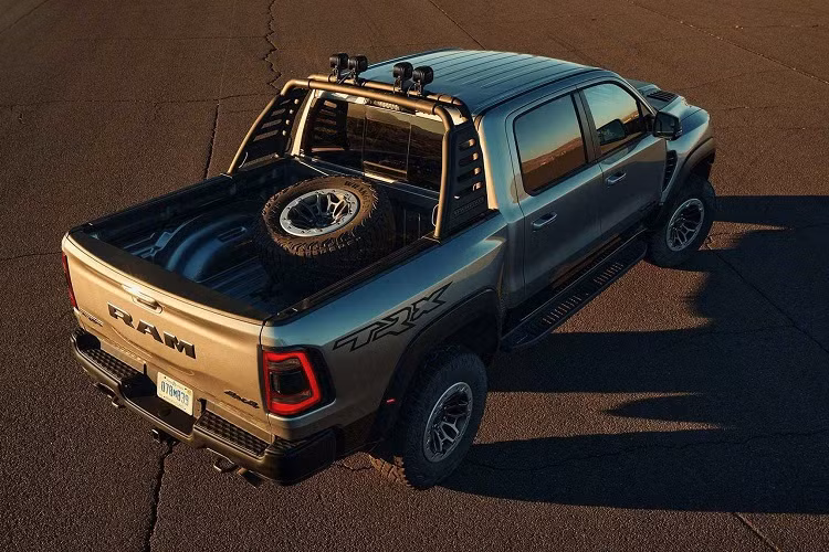 Bán tải Ram 1500 TRX 2021 sẽ được sản xuất tại nhà máy lắp ráp Sterling Heights (SHAP) ở Sterling Heights, bang Michigan, Mỹ. Sau khi được bán ra, Ram 1500 TRX 2021 chắc chắn sẽ gây “khó chịu” cho Ford F-150 Raptor.