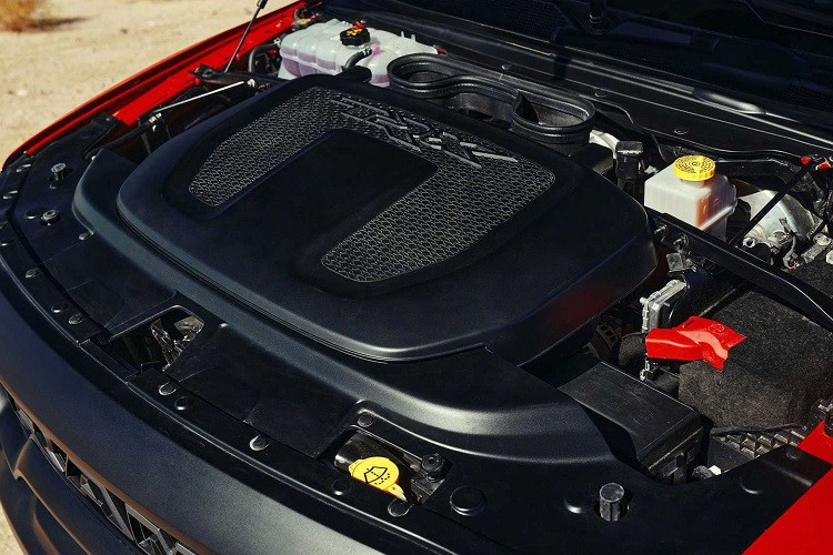 Khác biệt hoàn toàn với các phiên bản khác của dòng Ram 1500, Ram 1500 TRX 2021 được trang bị hệ thống treo hoàn toàn mới sử dụng giảm xóc chủ động lấy cảm hứng từ xe đua địa hình sa mạc. Hệ thống treo độc lập ở phía trước và hệ thống treo đa liên kết ở phía sau sử dụng giảm xóc chủ động Bilstein Black Hawk e2 2,5 inch.