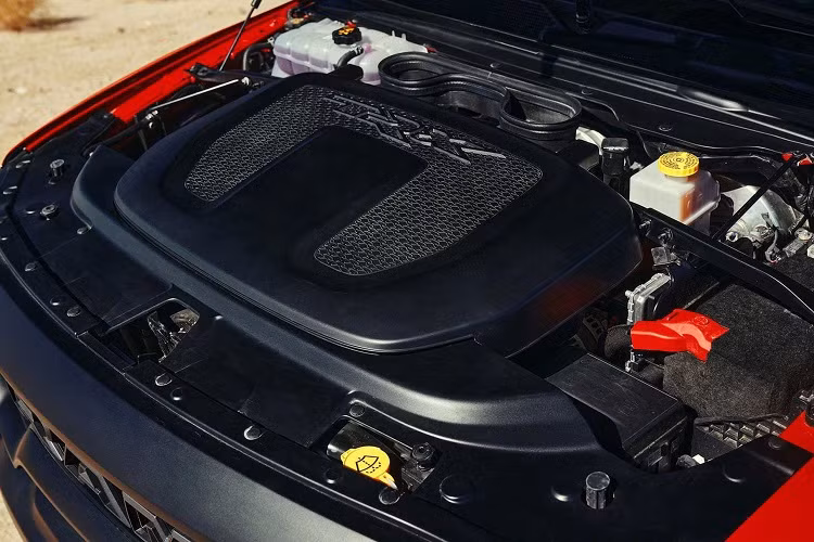 Khác biệt hoàn toàn với các phiên bản khác của dòng Ram 1500, Ram 1500 TRX 2021 được trang bị hệ thống treo hoàn toàn mới sử dụng giảm xóc chủ động lấy cảm hứng từ xe đua địa hình sa mạc. Hệ thống treo độc lập ở phía trước và hệ thống treo đa liên kết ở phía sau sử dụng giảm xóc chủ động Bilstein Black Hawk e2 2,5 inch.