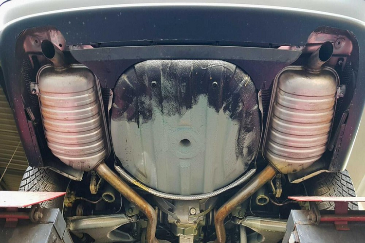 Người rao bán cũng cho biết, chiếc xe sang BMW 740i được đăng ký tại Đức vào năm 1997 và từng thuộc sở hữu của một phụ nữ sinh năm 1927 trong một thời gian ngắn. Tuy nhiên, không hiểu vì lý do gì, chiếc BMW 740i này lại lưu lạc sang Gogolin Slaski của Ba Lan.