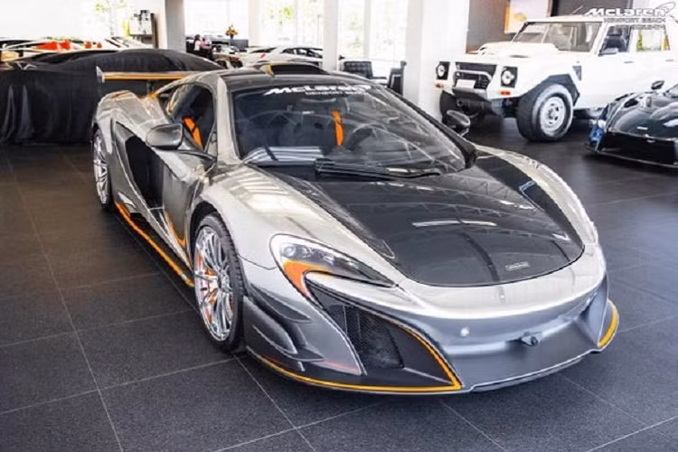 Một trong những phiên bản đặc biệt mà MSO từng ra mắt, chúng ta không thể không nhắc đến MSO HS, hay còn gọi là 688 HS. Siêu xe McLaren MSO HS là một phiên bản đặc biệt được tạo ra trên nền tảng của Mclaren 675LT và được lấy cảm hứng từ siêu xe đường đua P1 GTR.