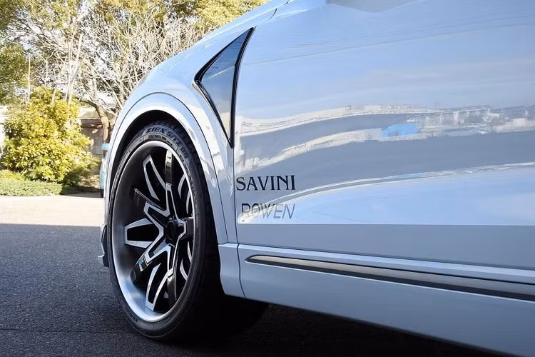 Có thể nói, RSQ8 sinh ra là một "giải pháp tài chính" tối ưu cho những ai đam mê mẫu Lamborghini Urus.