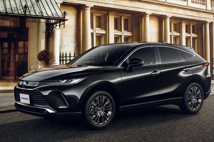 Phiên bản Toyota Harrier/Venza 2021 này là thế hệ thứ 7 của xe. Harrier được phát triển trên khung gầm TNGA (GA-K) mới của Toyota. Ngoại hình xe mới mẻ và hiện đại nhưng vẫn rất sang trọng.