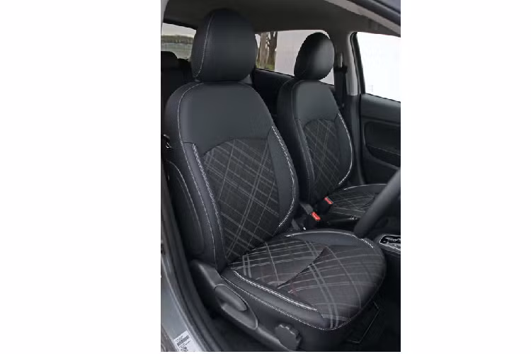 Động cơ được sử dụng trên Mirage 2020 vẫn là máy xăng MIVEC 3 xi-lanh 1,2 lít với công suất 80 mã lực, tuy nhiên đã được Mitsubishi tinh chỉnh khả năng tiết kiệm nhiên liệu cũng như giảm thiểu khí thải môi trường. 