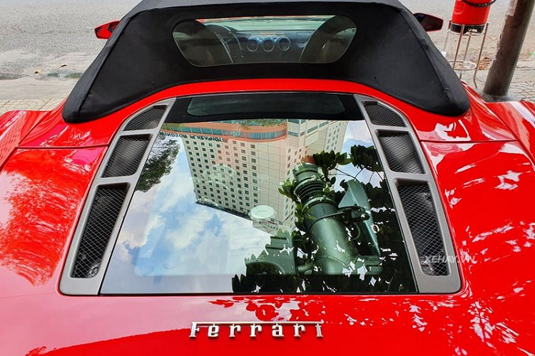 Về nguồn gốc, chiếc Ferrari F430 Spider hàng hiếm trong bài viết ban đầu thuộc sở hữu của ông trùm buôn lậu Hà Tuấn Dũng (tức Dũng mặt sắt). Sau đó, vào khoảng tháng 5/2013, chiếc xe lực lượng hải quan tịch thu cùng 143 chiếc siêu xe khác sau khi ông trùm Hà Tuấn Dũng bị bắt giam và khởi tố hình sự.