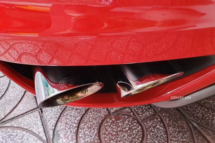 Siêu phẩm Ferrari F430 Spider được chắp bút bởi xưởng thiết kế danh tiếng Pininfarina của Ý. Điểm khác biệt chủ yếu trên bản Spider so với bản Coupe chỉ nằm ở bộ mui trần bằng vải màu đen. Ngoài ra, các đường nét thiết kế và trang bị đi kèm trên hai biến thể sẽ không có nhiều sự thay đổi.